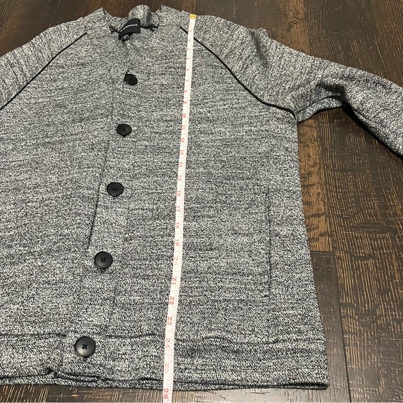 Club Monaco | Grey cardigan with button closure and 2 front pockets - Picture 7 of 9
